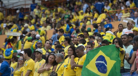 Um ano após abertura da Copa, Brasil vive crise com arenas