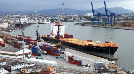 Complexo Portuário de Itajaí volta a operar após fechamento do acesso