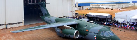 Embraer apresenta jato militar KC-390, em parceria com a FAB