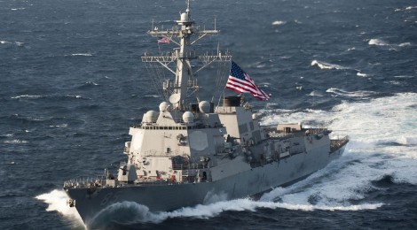 Marinha dos EUA faz apreensão gigantesca de armas no Mar da Arábia