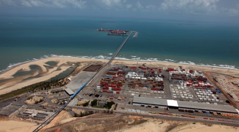 Porto do Pecém inicia operações em novo berço de atracação
