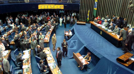 Deputados assinam compromisso de ir a sessão sobre Cunha