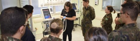 Hospitais militares treinam profissionais da saúde que tratam de paciente da Covid-19