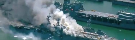 Navio da Marinha dos Estados Unidos pega fogo em San Diego