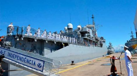 Navio da Marinha na missão de paz no Líbano volta ao Brasil