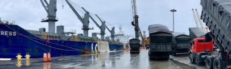 Chuvas provocam paralisação das operações no Porto de Paranaguá