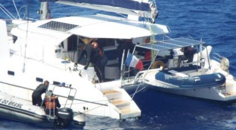 Navio-Patrulha “Guaíba” realiza evacuação médica de tripulante de veleiro francês