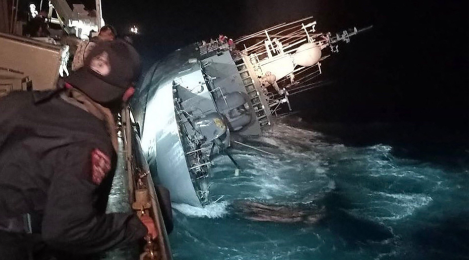 Navio de guerra tailandês afunda após falha na propulsão em forte tempestade