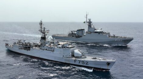 Marinha do Brasil e Marinha da França realizam exercícios operativos em prol da segurança marítima no Golfo da Guiné