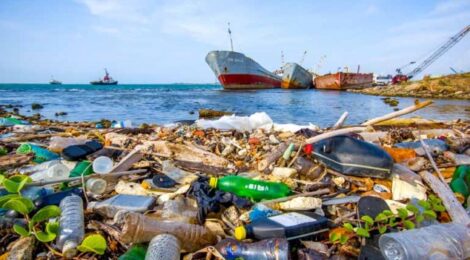 Oceanos têm mais de 170 trilhões de pedaços de plástico, diz estudo internacional