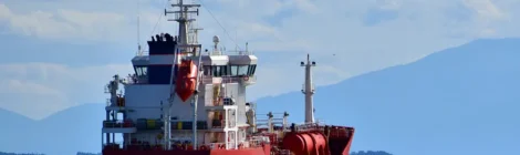 Tripulações são abandonadas em navios à deriva, revela especialista em Direito Marítimo