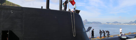 Submarino português atraca pela primeira vez no Brasil