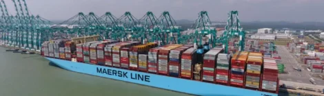 Gigante Maersk fará uma mudança inédita na indústria naval, com primeiro navio porta-contêineres que utiliza motor de bicombustível