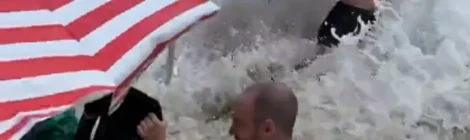 Ciclone no mar causou as ondas que invadiram a orla no Rio