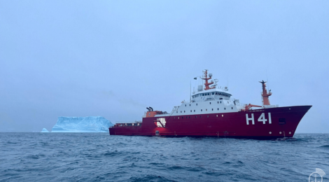 Navio Polar “Almirante Maximiano” Alcança Feito Histórico ao Cruzar o Círculo Polar Antártico