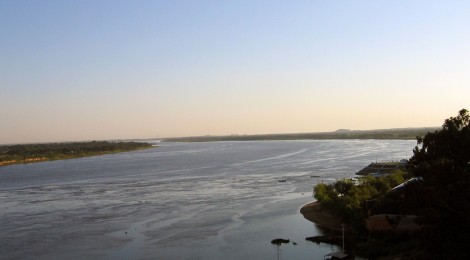 Ahipar se prepara para remover vegetação que bloqueia trechos sinuosos do Rio Paraguai