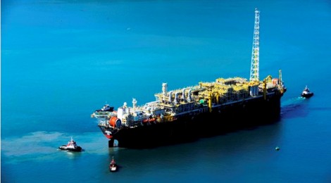 Navio-plataforma Cidade de Mangaratiba da Petrobras deixa estaleiro