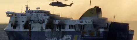 Internacional: Marinha italiana resgata 391 pessoas de balsa que pegou fogo no Mar Adriático