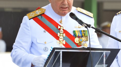 Comandante da Marinha pede apoio de Eduardo Cunha para projetos da Marinha