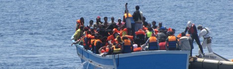 Marinha italiana resgata quase 6 mil imigrantes no mar Mediterrâneo