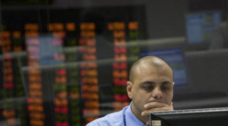 Bancos e Petrobras pressionam e Ibovespa fecha em queda