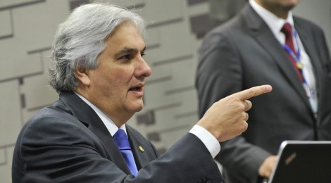 Comissão discute incluir delação de Delcídio em impeachment