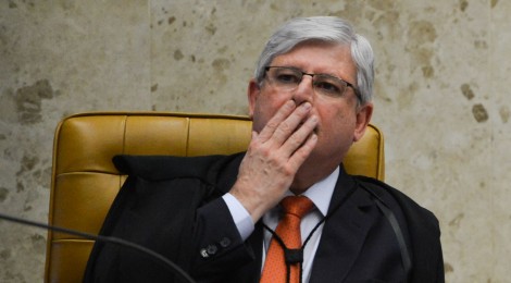 PGR denuncia Aníbal Gomes ao STF e pede arquivamento de um dos inquéritos contra Renan