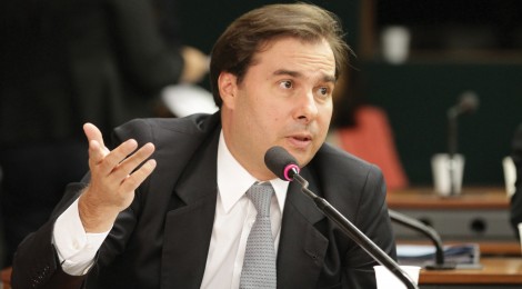 Rodrigo Maia derrota Rosso e é eleito presidente da Câmara