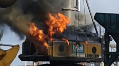 Guindaste pega fogo no Porto do Itaqui, em São Luís