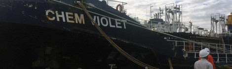 Navios e marinheiros abandonados viram cenário comum nos portos
