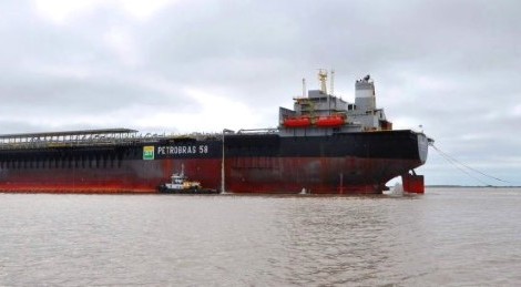 Casco de plataforma deixa polo naval e amplia preocupação em Rio Grande