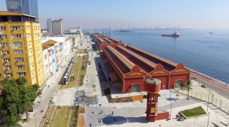 Marinha retira mais uma parte das grades instaladas na Orla Conde