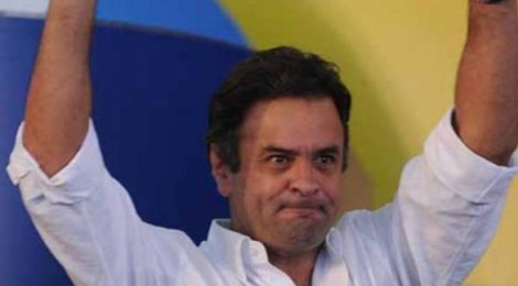 Aécio entrega passaporte e é notificado a responder pedido de prisão