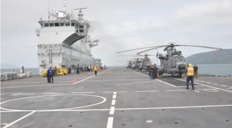 Porta-Helicópteros Multipropósito “Atlântico” opera com helicópteros das três Forças
