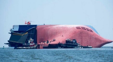 Navio Golden Ray que naufragou com 4 mil carros será resgatado após 1 ano