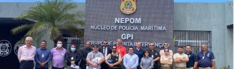 GUARDA COSTEIRA AMERICANA FAZ INTERCÂMBIO NO PORTO DE FORTALEZA