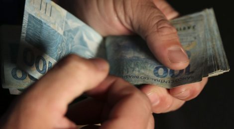 Trabalhadores nascidos em outubro podem sacar até mil reais no FGTS