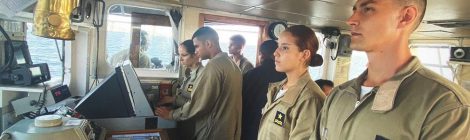 Alunos da EFOMM embarcam em Aviso de Instrução da Escola Naval