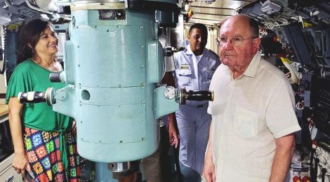 Submarino-Museu “Riachuelo”, da DPHDM, recebe a visita de seu primeiro comandante