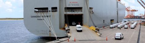 K-Line realiza maior operação de transbordo de veículos já registrada em Suape