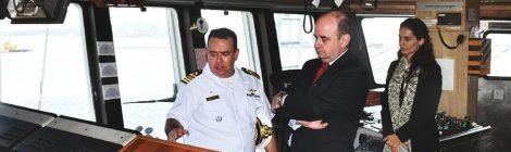 Navio Polar “Almirante Maximiano” recebe visita do Embaixador do Brasil no Uruguai