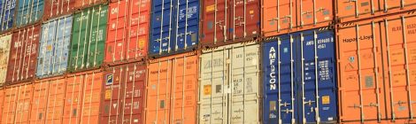 Transportadoras marítimas agora têm muitos contêineres, mas nenhum lugar para movê-los