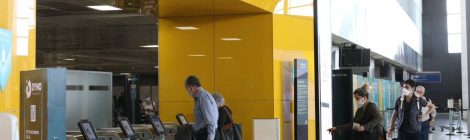 Anvisa autoriza serviço de bordo e mantém uso de máscaras em voos