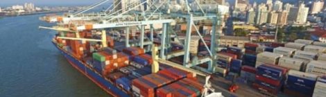 Paralisação do canal de acesso impede transporte de cargas pelos navios nos portos de Itajaí e Navegantes