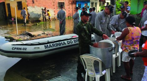 Marinha do Brasil presta auxilio à população de Pernambuco