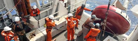 Navio Oceanográfico “Antares” realiza rodízio e manutenção de boias meteoceanográficas