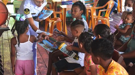Capitania dos Portos da Amazônia Oriental conscientiza ribeirinhos sobre segurança da navegação, na Ilha do Combu (PA)