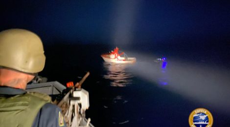 A Polícia Federal, com o apoio da Marinha, apreendeu 1,2 tonelada de cocaína em embarcação pesqueira no Ceará