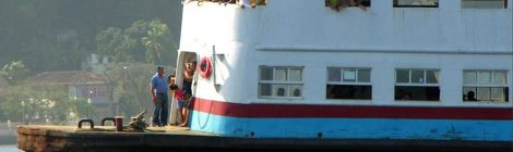 Barcas, que transportam 40 mil pessoas por dia, tem futuro incerto