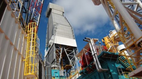 Com vagas offshore de óleo e gás pedindo inglês fluente, Brasil “exporta gênios” e profissionais preferem trabalhar para o exterior e ganhar em dólar